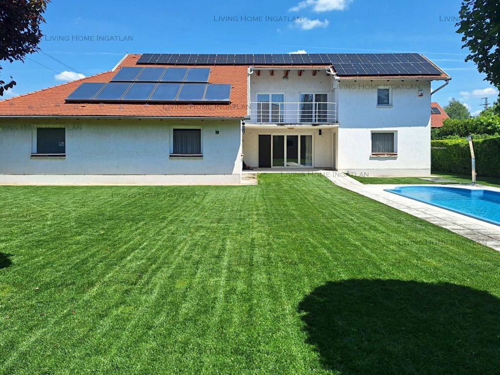 <p>Budapest XVII. kerületében, Rákoscsaba-Újtelepen, csendes, rendezett utcában eladó dupla telken (1146 nm), 1996-ban épült önálló, 2 szintes csal...