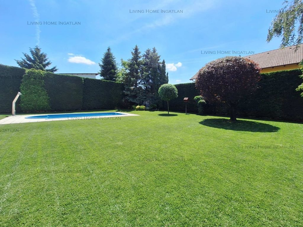 <p>Budapest XVII. kerületében, Rákoscsaba-Újtelepen, csendes, rendezett utcában eladó dupla telken (1146 nm), 1996-ban épült önálló, 2 szintes csal...