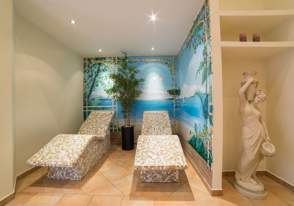 Area 146 sq.m.Bedrooms 3Floor 4Elevator