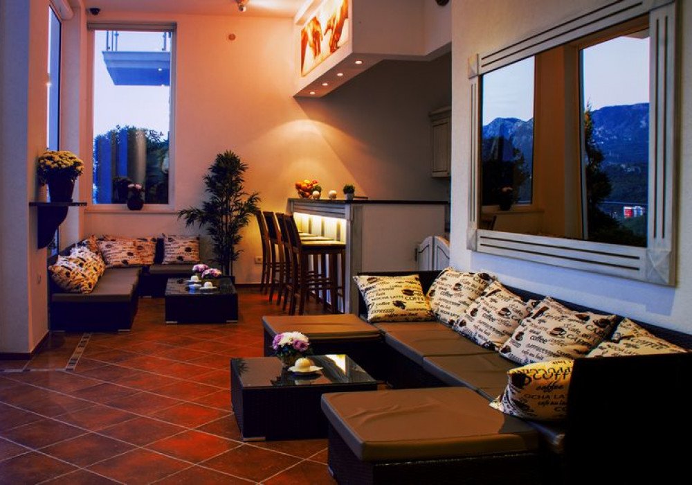 Area 146 sq.m.Bedrooms 3Floor 4Elevator