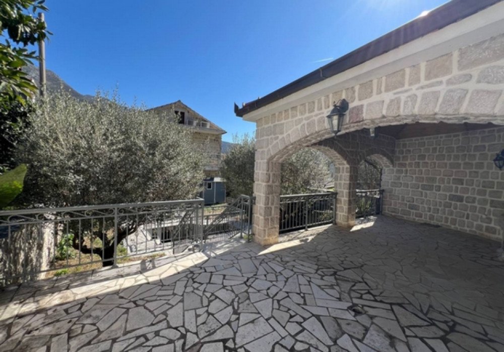 Boka Kotor Bay, Kamenari district. Old renovated villa with private jettyThe villa has several buildingsThe area of all buildings is 400 sq.m.The d...