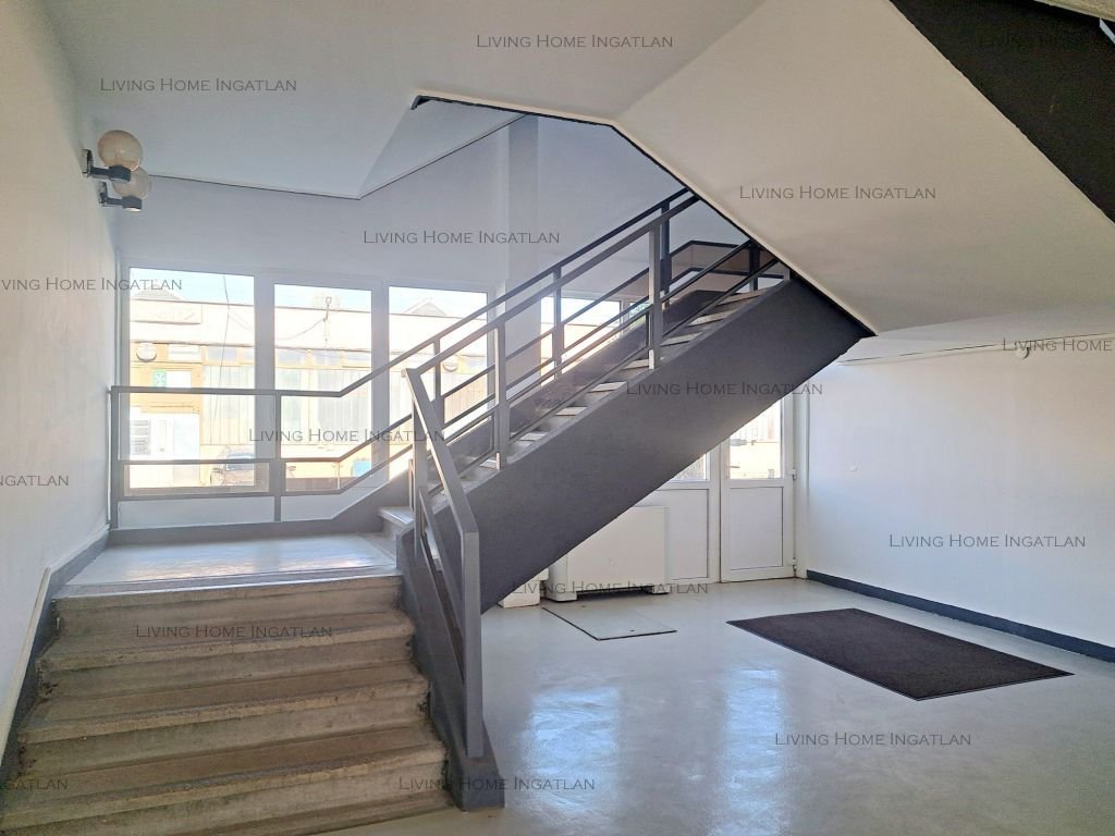 <p>Kiadásra kínálunk Zuglóban, egy jól megközelíthető és csendes épületben&nbsp;egy 68 nm-es, 1. emeleti, 5 helységből álló irodát. (4 iroda + 1 kö...