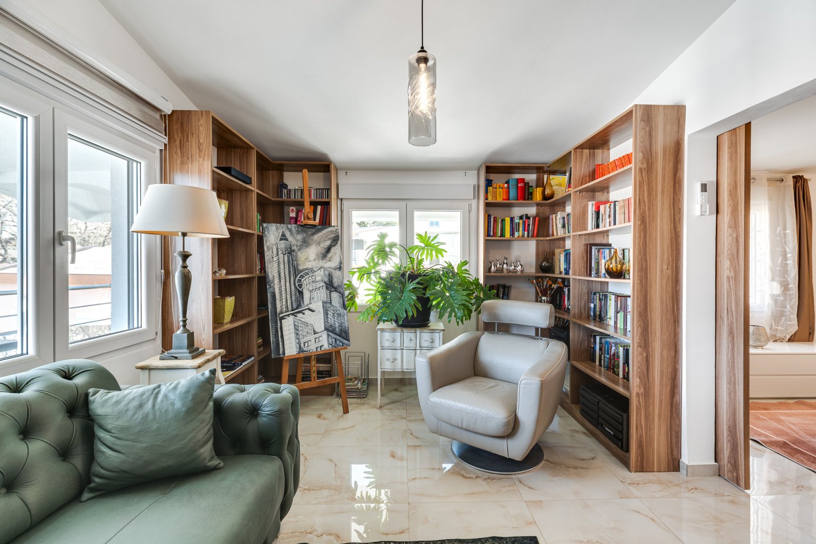 Two-storey spacious house in Sutomore<br><br><p>House for sale in Sutomore, located near the town of Bar.The area of the house is 160 m2, and the a...