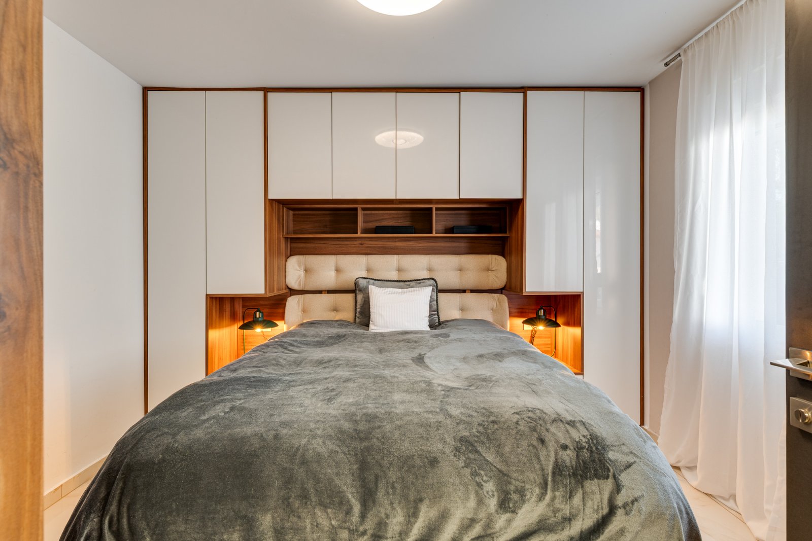 Two-storey spacious house in Sutomore<br><br><p>House for sale in Sutomore, located near the town of Bar.The area of the house is 160 m2, and the a...