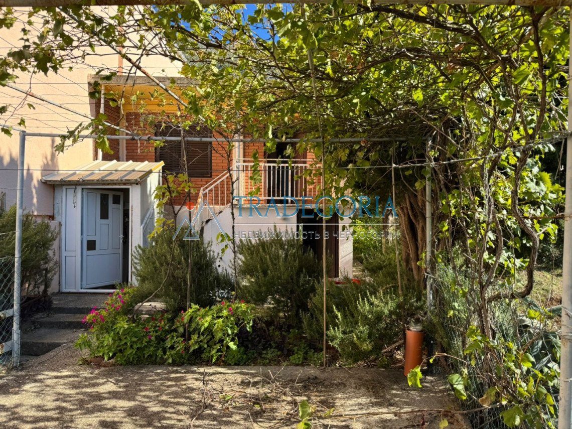 <h2></h2><p>Urgent sale, price reduced from 67,000 euros to 64,000 euros!</p><p> A legally-owned house in a cozy part of Sutomore, just above the h...