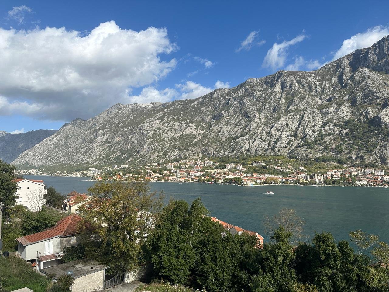 ‍‍LOCATIONThis house is located in Kotor Municipality, 2km away from the city center. The sea and the beach are 100m away from the house. Tivat air...