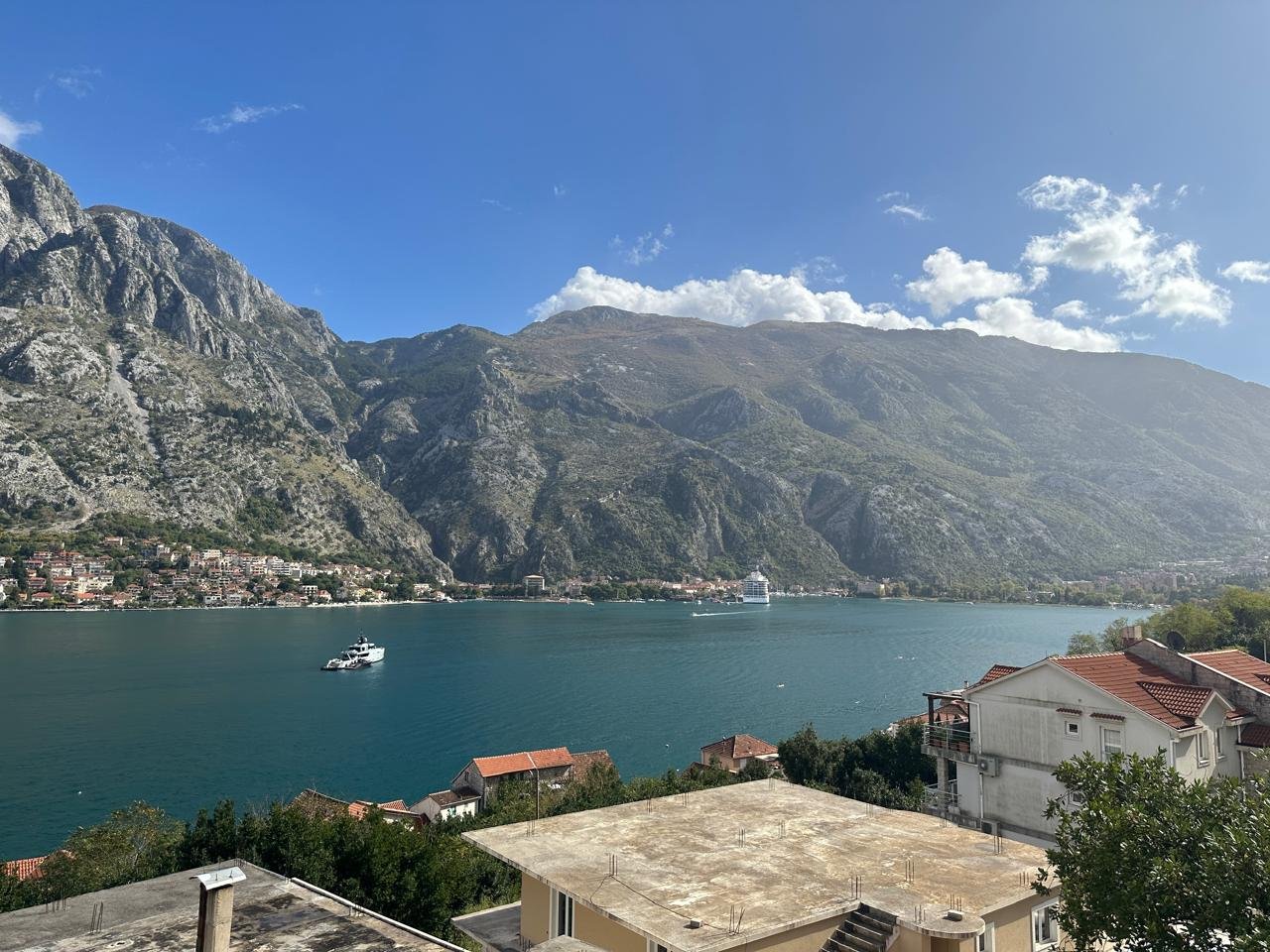 ‍‍LOCATIONThis house is located in Kotor Municipality, 2km away from the city center. The sea and the beach are 100m away from the house. Tivat air...