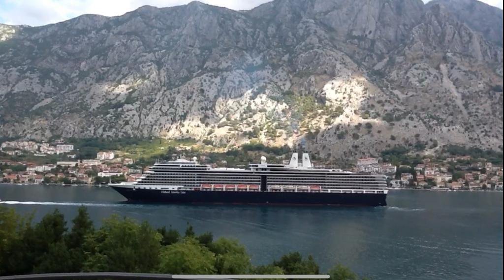 ‍‍LOCATIONThis house is located in Kotor Municipality, 2km away from the city center. The sea and the beach are 100m away from the house. Tivat air...