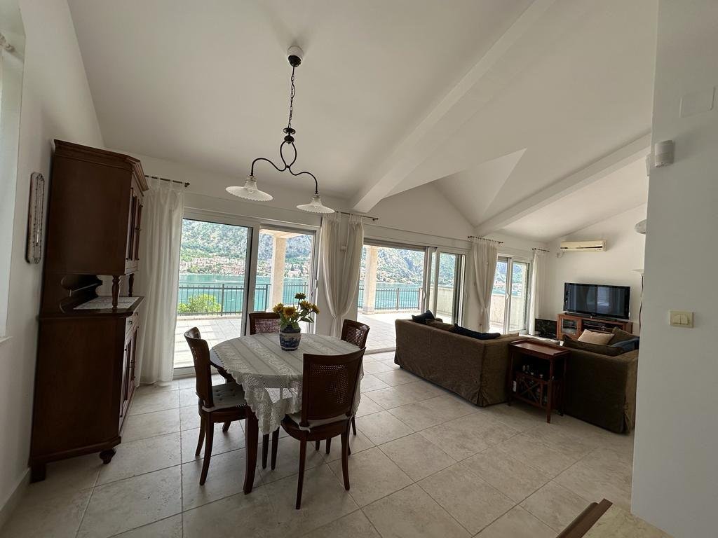 ‍‍LOCATIONThis house is located in Kotor Municipality, 2km away from the city center. The sea and the beach are 100m away from the house. Tivat air...