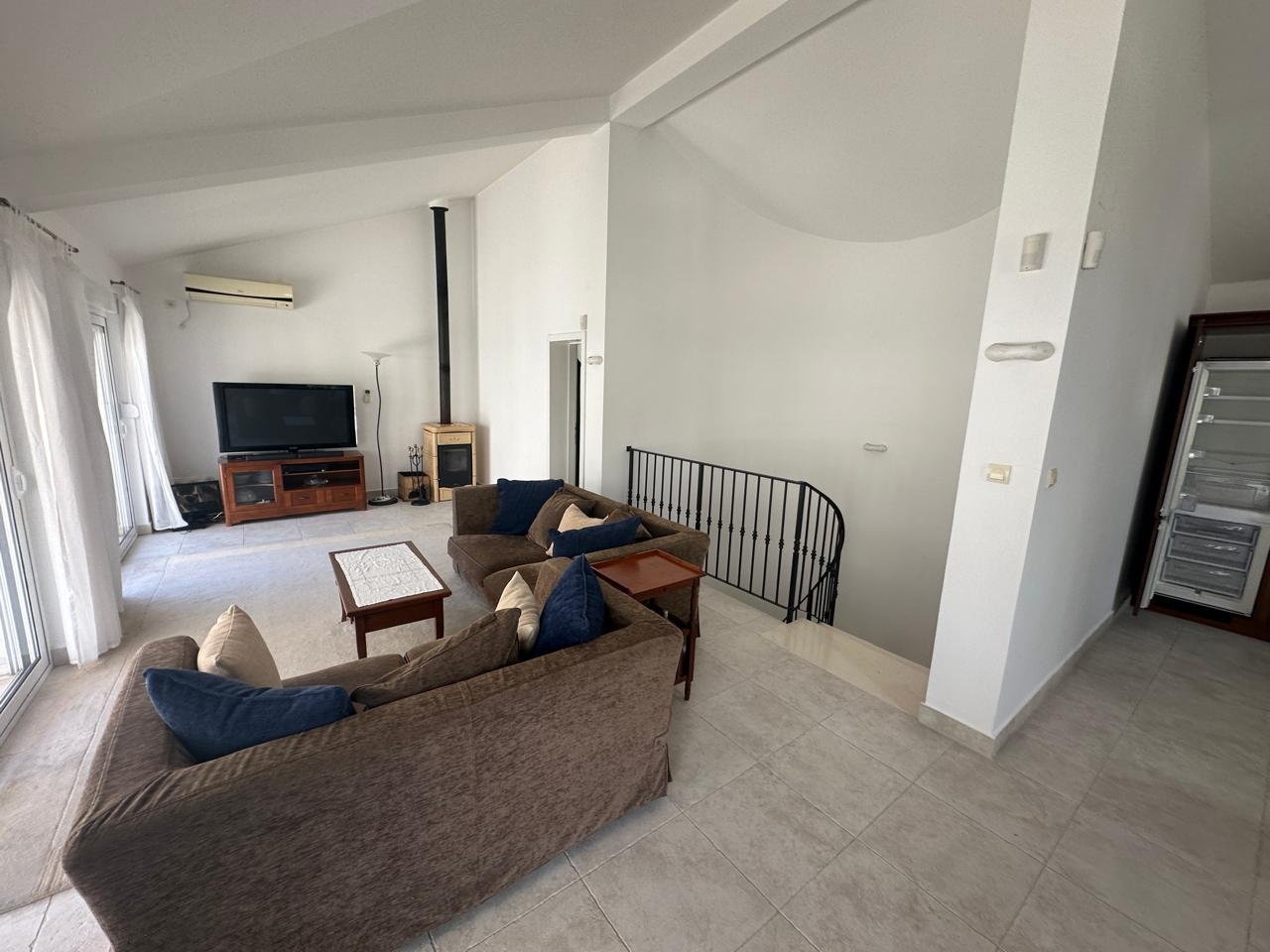 ‍‍LOCATIONThis house is located in Kotor Municipality, 2km away from the city center. The sea and the beach are 100m away from the house. Tivat air...