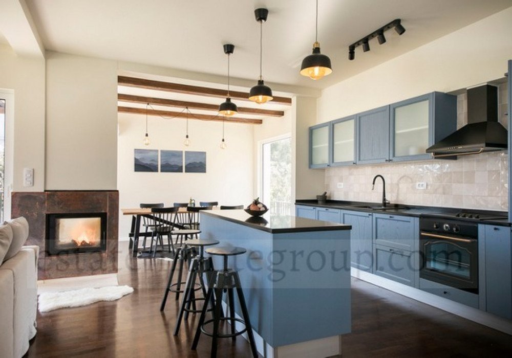 Lustica Peninsula, Belila district. Villa with a swimming pool and three bedrooms.The distance to the sea is 100m.Sea viewThe area is 240 sq.m., in...