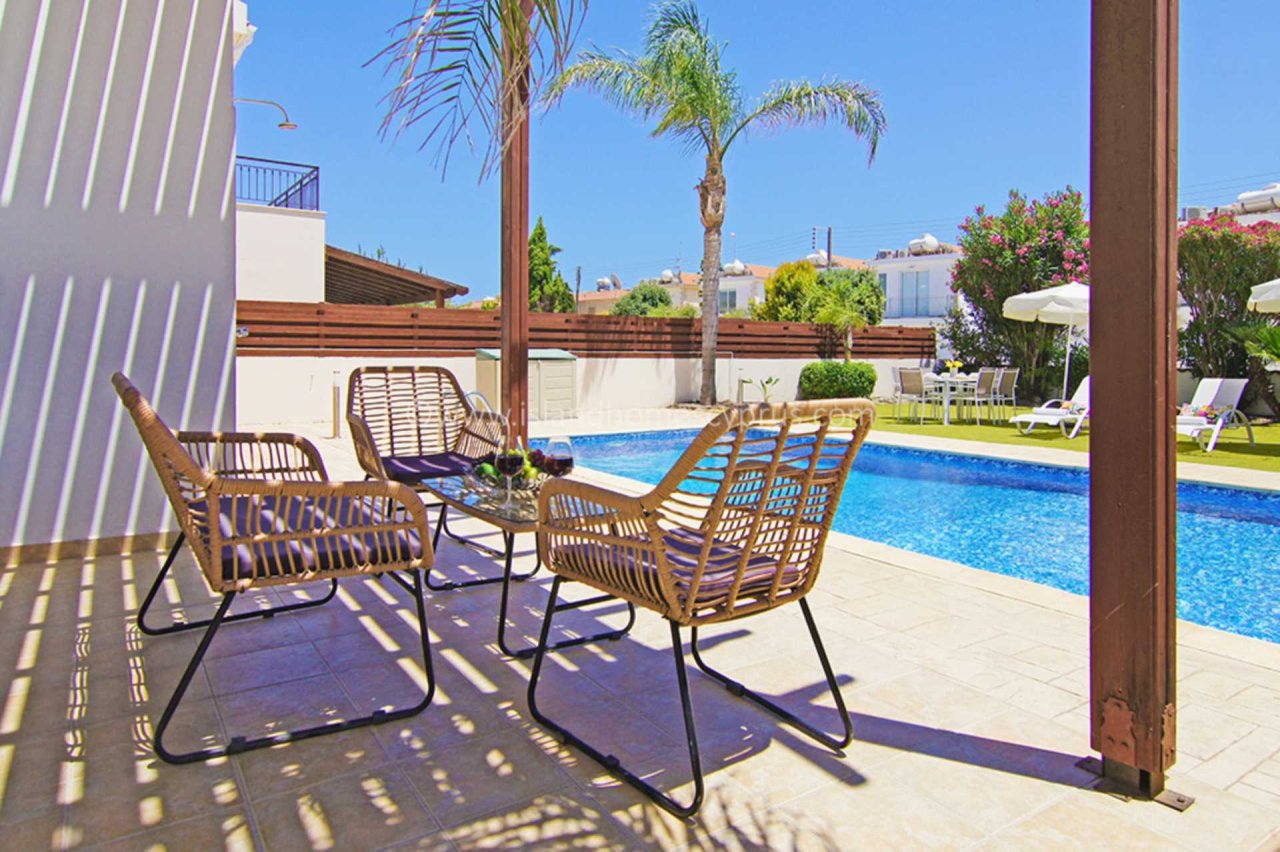 3 bedroom villa on 485m2 corner plot boasting private swimming pool, sea views and TITLE DEEDS in fantastic location in Ayia Thekla - STG103AS<br /><b