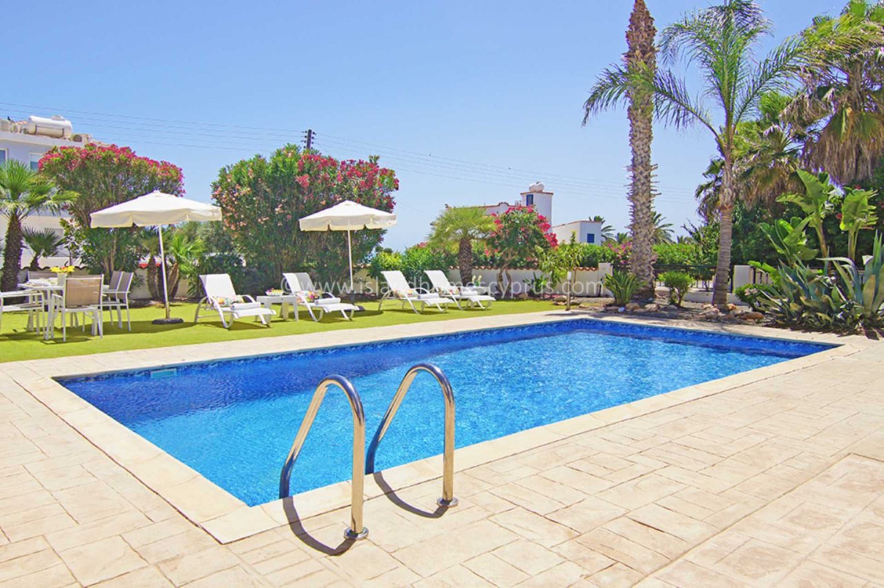 3 bedroom villa on 485m2 corner plot boasting private swimming pool, sea views and TITLE DEEDS in fantastic location in Ayia Thekla - STG103AS<br /><b