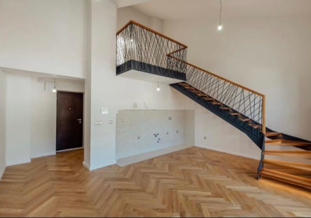 Tivat, center. Two bedroom apartmentDistance to the sea 100m.77 sq.m.Floor - fifthElevatorThe apartment is sold unfurnished, in a fine finish, acco...