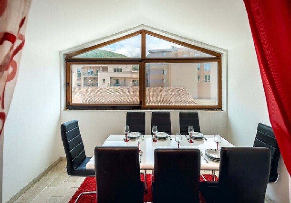 Description
Budva, Maini district, near Mil Medica and Slovenska Plaza. Two-bedroom apartment
Any payment options are possible
The distance to the sea