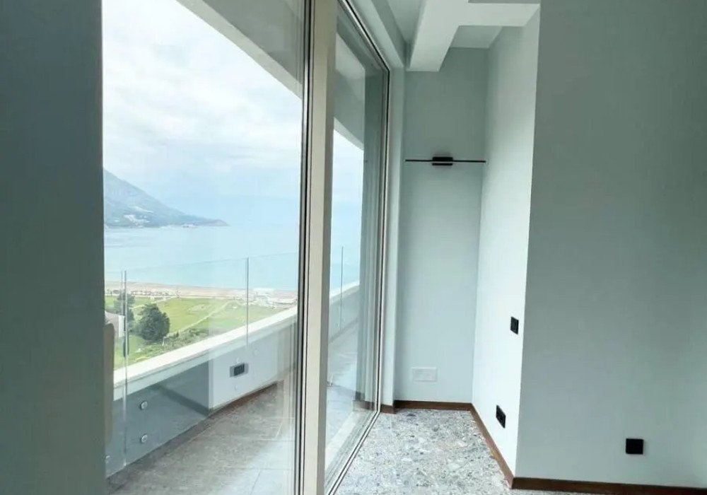 Budva Riviera, Becici district. Three-bedroom apartment in a new prestigious residential complex with swimming pools and restaurants.The sale is ca...