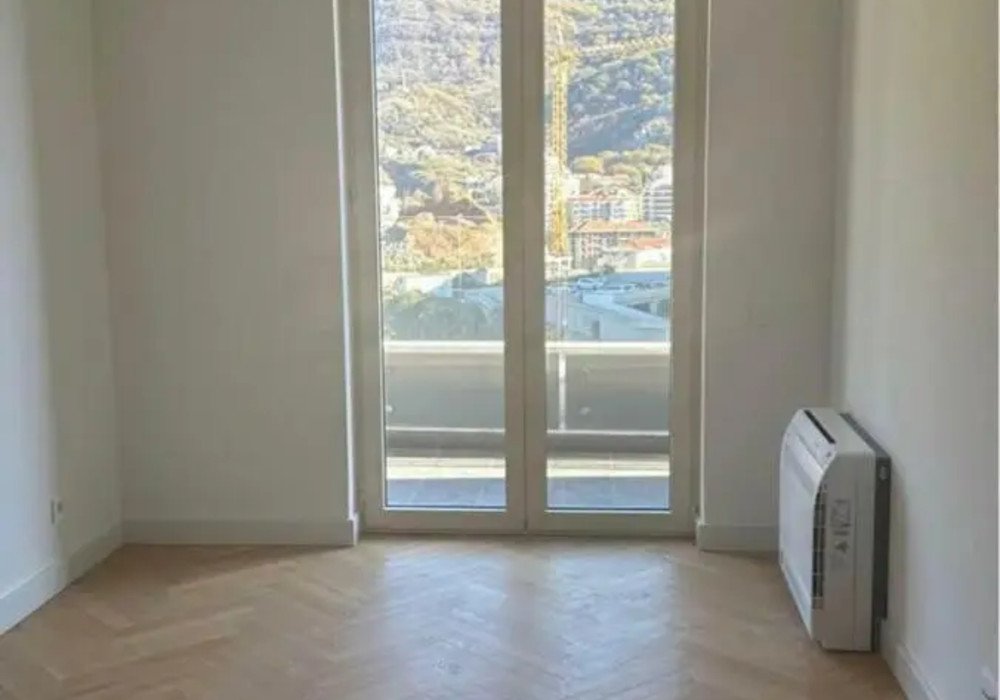 Budva Riviera, Becici district. Three-bedroom apartment in a new prestigious residential complex with swimming pools and restaurants.The sale is ca...