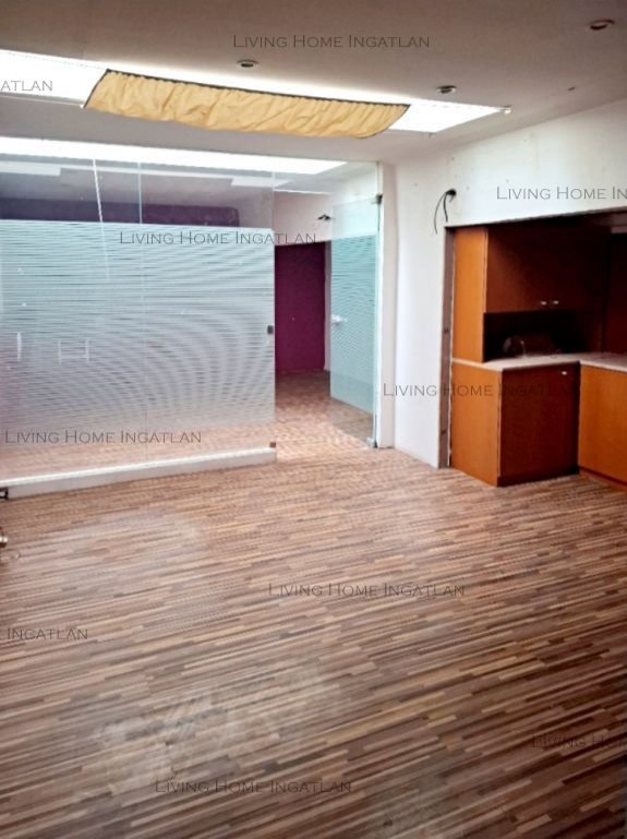 <p>RAKTÁR KIADÓ A III. KERÜLETBEN.</p><p>Jól megközelíthető helyen kiadásra kínálunk egy 240&nbsp;nm-es raktárhelyiséget. A raktár jellemzője: nem ...