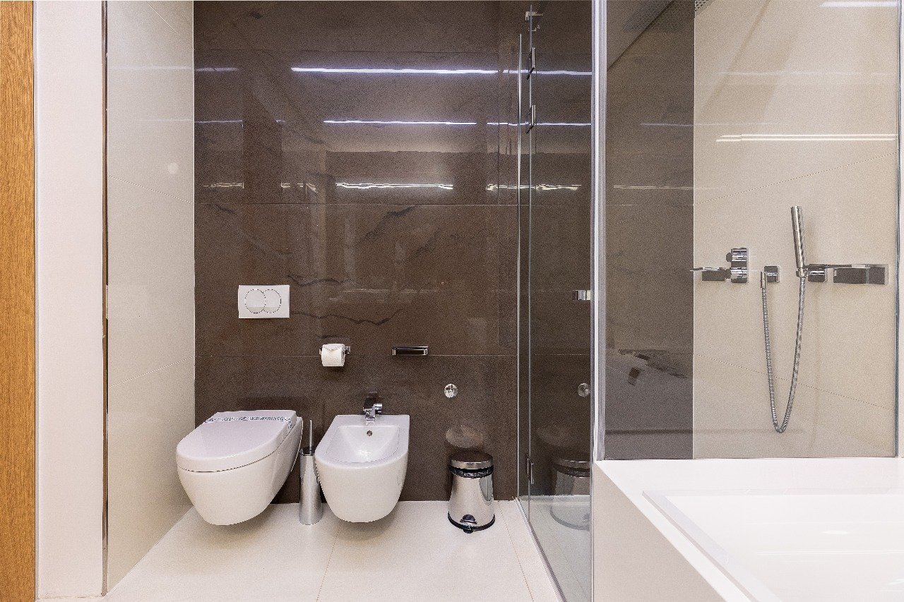 ‍LOCATIONThis apartment is situated within a prestigious luxury hotel in Budva, just 2 km from the city center. The sea and beach are only 50 meter...