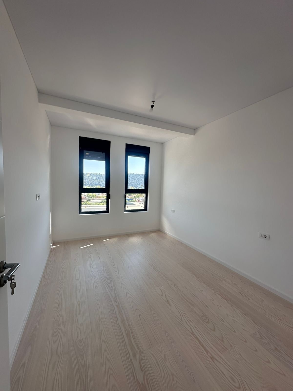 ‍‍LOCATIONThis apartment is located in Bar, 700m away from the city center. The sea is 1km away and the beach is 1,5km away from the apartment. Tiv...