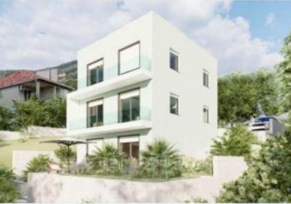 Tivat, Mrcevac district. New three-storey four-bedroom villa with swimming pool under constructionThe distance to the sea is 3km.Sea viewThe area i...