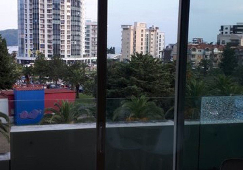 budva: Budva, center One bedroom apartment in a new building near the beach.Distance to the sea 150m.Area 81 sq.m.Floor – 2 number of bedrooms 1View - sea... 