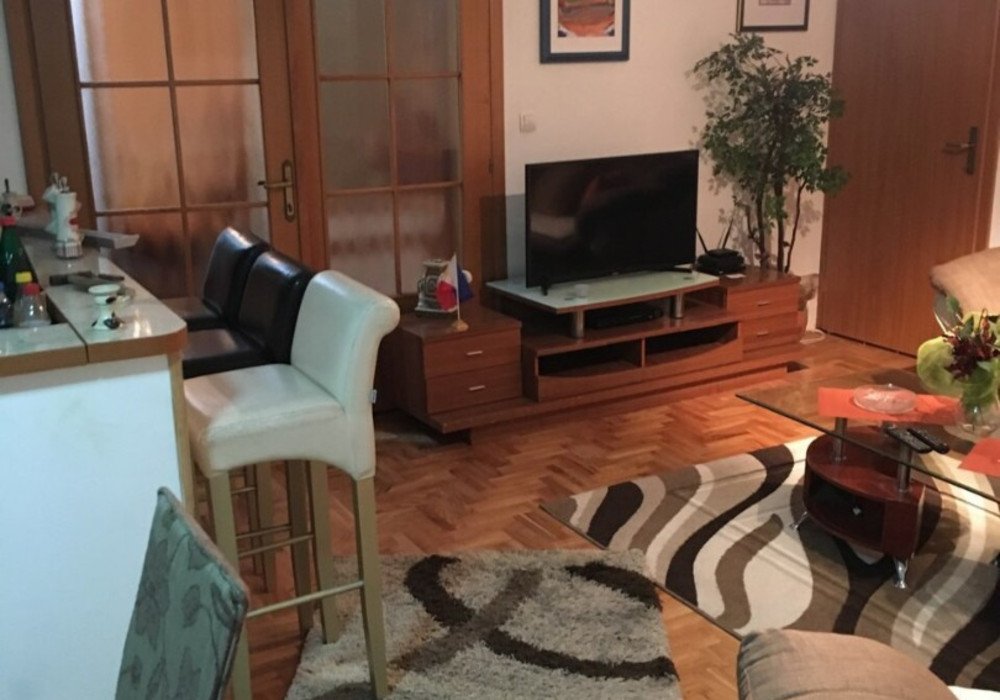 budva: Budva, Rozino district. Apartment with two bedrooms and a small courtyard.Distance to the sea 700m.Area 82 sq.m.city ​​viewThe apartment is sold fu... 