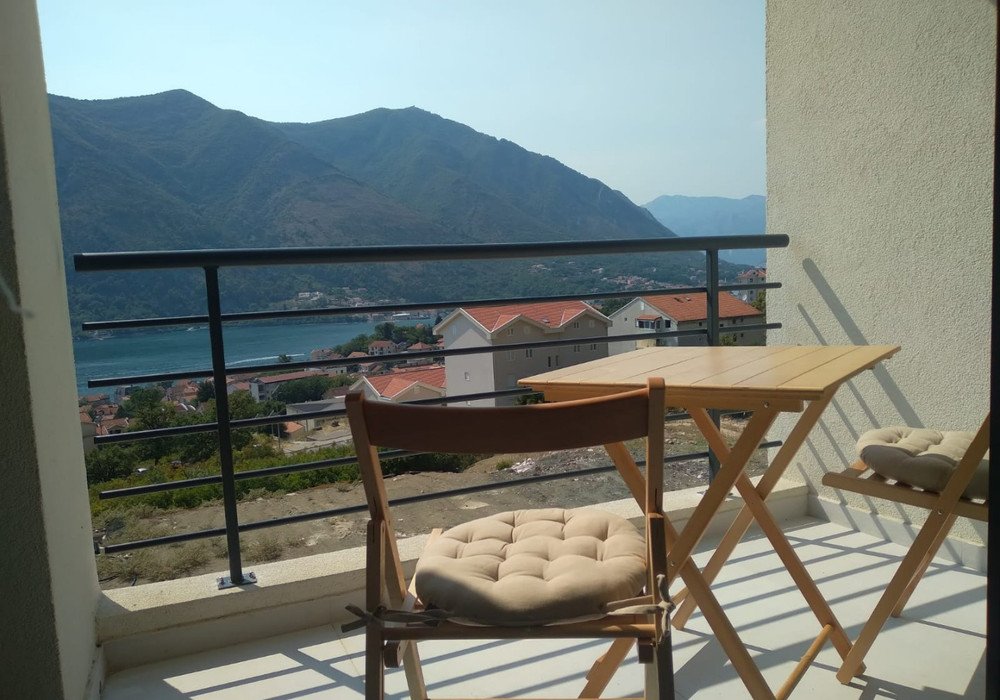 dobrota: Boka Bay of Kotor, Dobrota district. One bedroom apartment in a new residential complexDistance to the sea 250mSecond floorThe area is 35 sq.m.Sea ... 