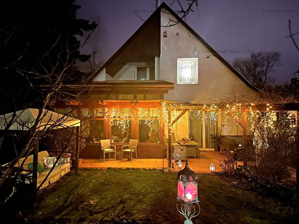 <p><strong>Természet közeli, különleges hangulatú otthon eladó Pilisborosjenőn!</strong></p>

<p>Nagykevélyre és az Ezüsthegyre panorámás, új építésű,