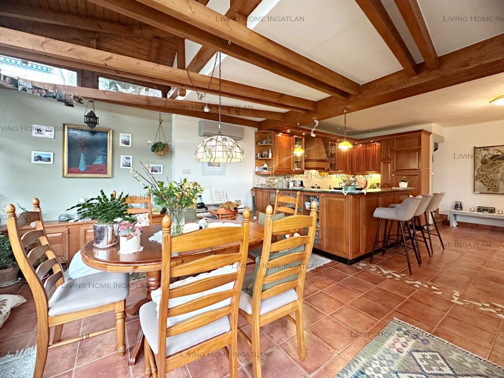 <p><strong>Természet közeli, különleges hangulatú otthon eladó Pilisborosjenőn!</strong></p>

<p>Nagykevélyre és az Ezüsthegyre panorámás, új építésű,