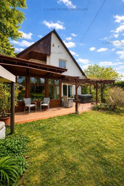 <p><strong>Természet közeli, különleges hangulatú otthon eladó Pilisborosjenőn!</strong></p>

<p>Nagykevélyre és az Ezüsthegyre panorámás, új építésű,