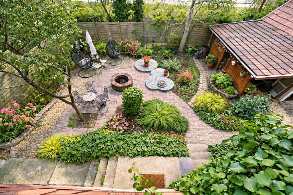 <p><strong>Természet közeli, különleges hangulatú otthon eladó Pilisborosjenőn!</strong></p>

<p>Nagykevélyre és az Ezüsthegyre panorámás, új építésű,