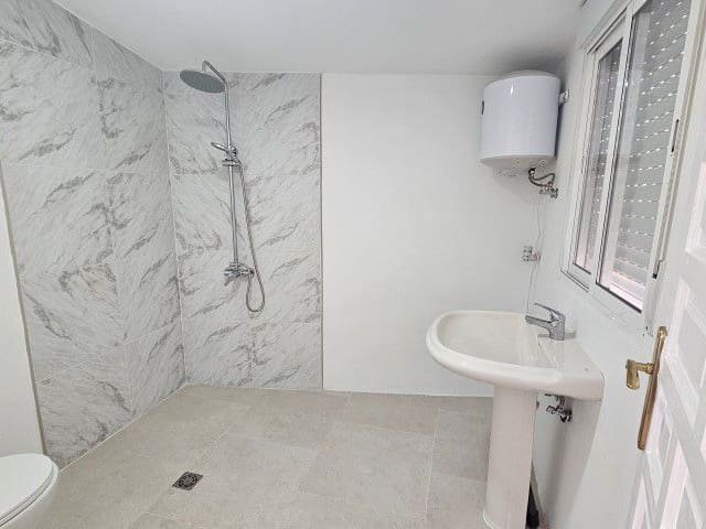 Diese fantastische Villa mit 3 Schlafzimmern und 2 Bädern in Arboleas, inklusive separatem Gästehaus mit 1 Schlafzimmer und Bad sowie einem privaten, 