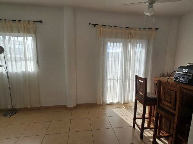 Diese fantastische Villa mit 3 Schlafzimmern und 2 Bädern in Arboleas, inklusive separatem Gästehaus mit 1 Schlafzimmer und Bad sowie einem privaten, 