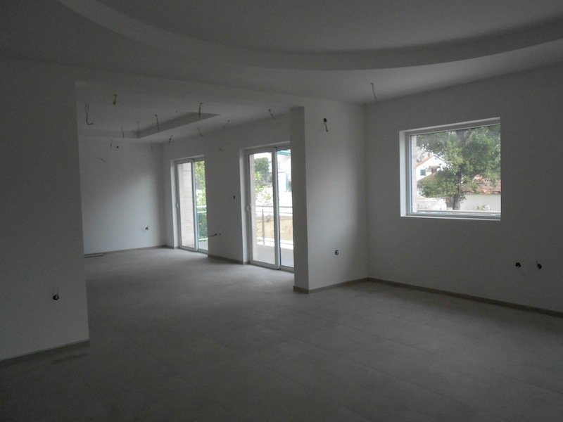 A wonderful villa in Kotor<br><br><p>Luxurious villa for sale, which is located 40 meters from the sea. The villa is made in a modern style with hi...