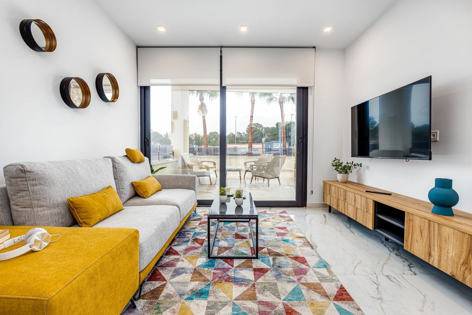 Luxury residential complex AMANECER DE´LUXE, located just 300 meters from the sea in the city of Orihuela Costa.It is a picturesque resort area, part 