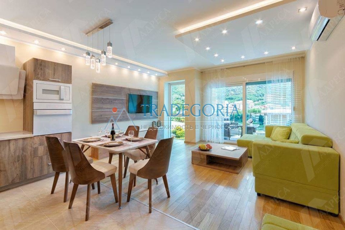 <p>Beautiful 2 bedroom apartment with mountain and sea views in Becici.</p><p> Area 63m2</p><p> The apartment has been renovated and is fully equip... 