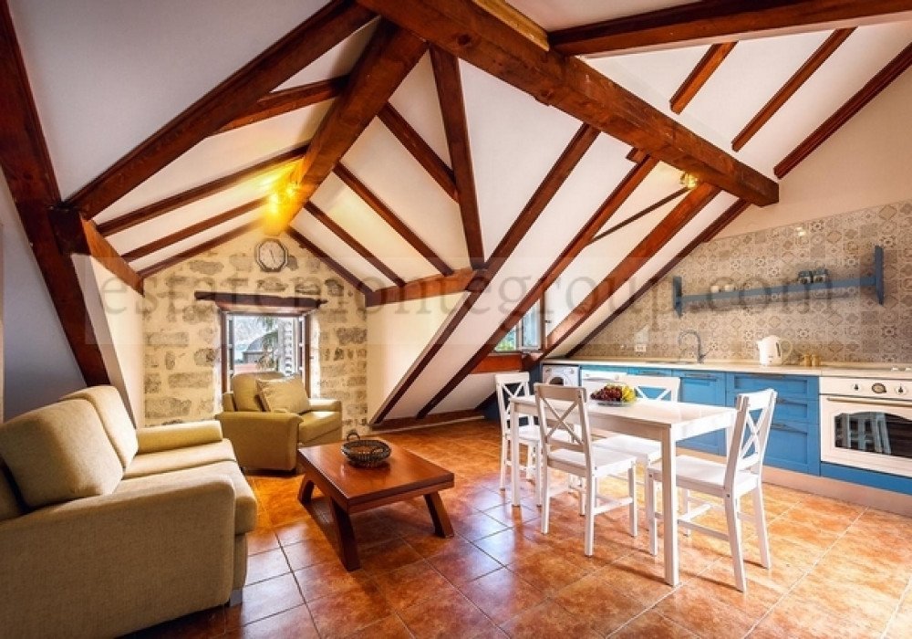 DescriptionBoka Bay of Kotor, Morin district. Three-storey old house made of natural stoneThe distance to the sea is 300m.Sea view Area 130 sq.m. P...