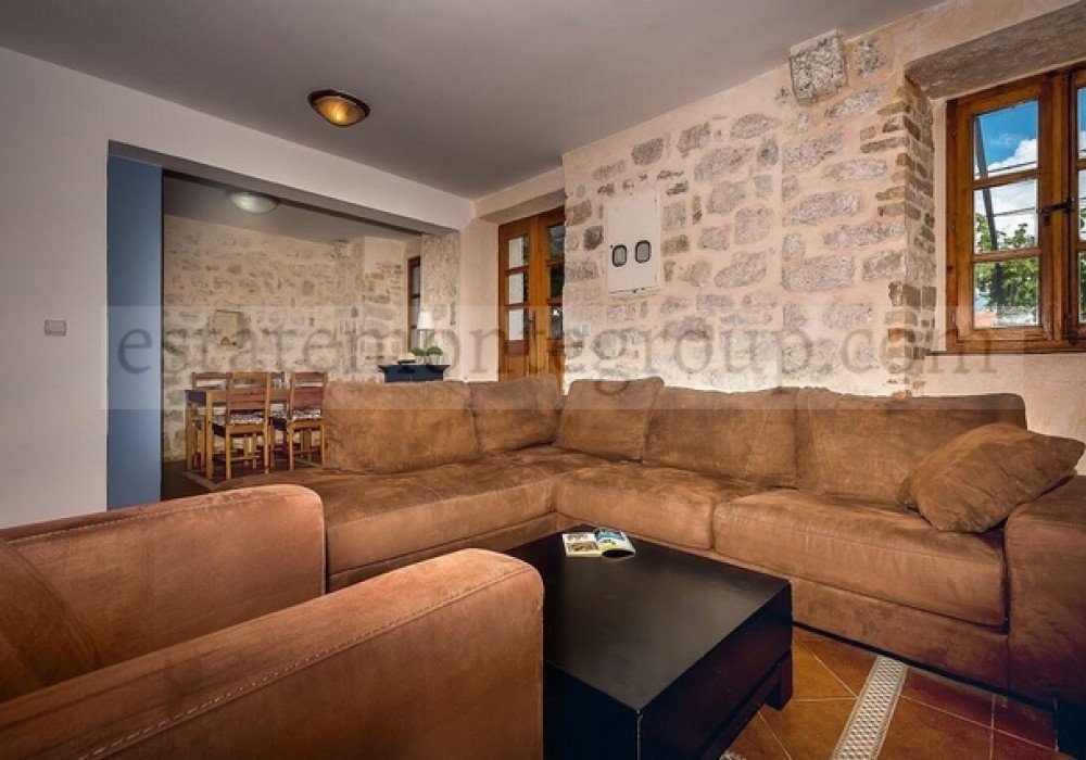 DescriptionBoka Bay of Kotor, Morin district. Three-storey old house made of natural stoneThe distance to the sea is 300m.Sea view Area 130 sq.m. P...