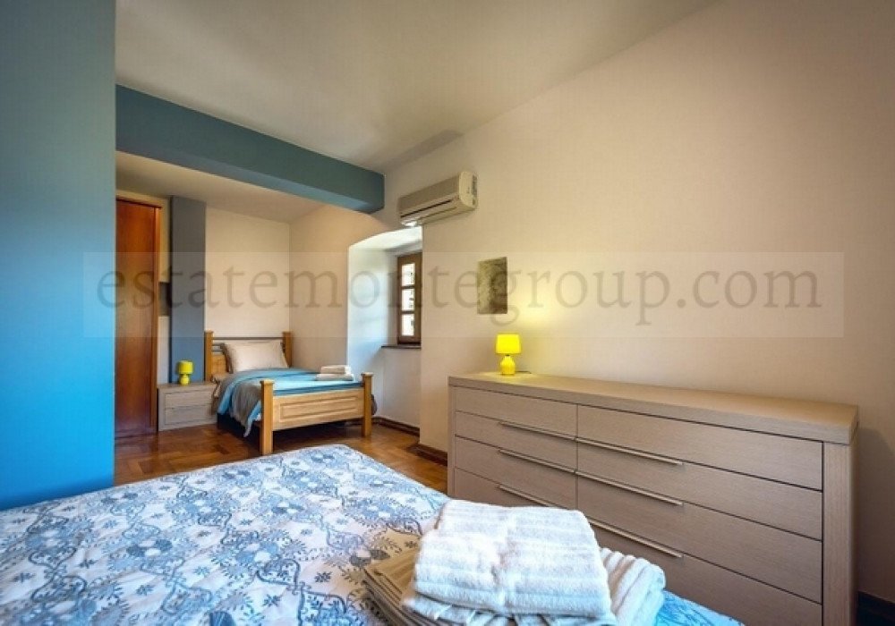 DescriptionBoka Bay of Kotor, Morin district. Three-storey old house made of natural stoneThe distance to the sea is 300m.Sea view Area 130 sq.m. P...