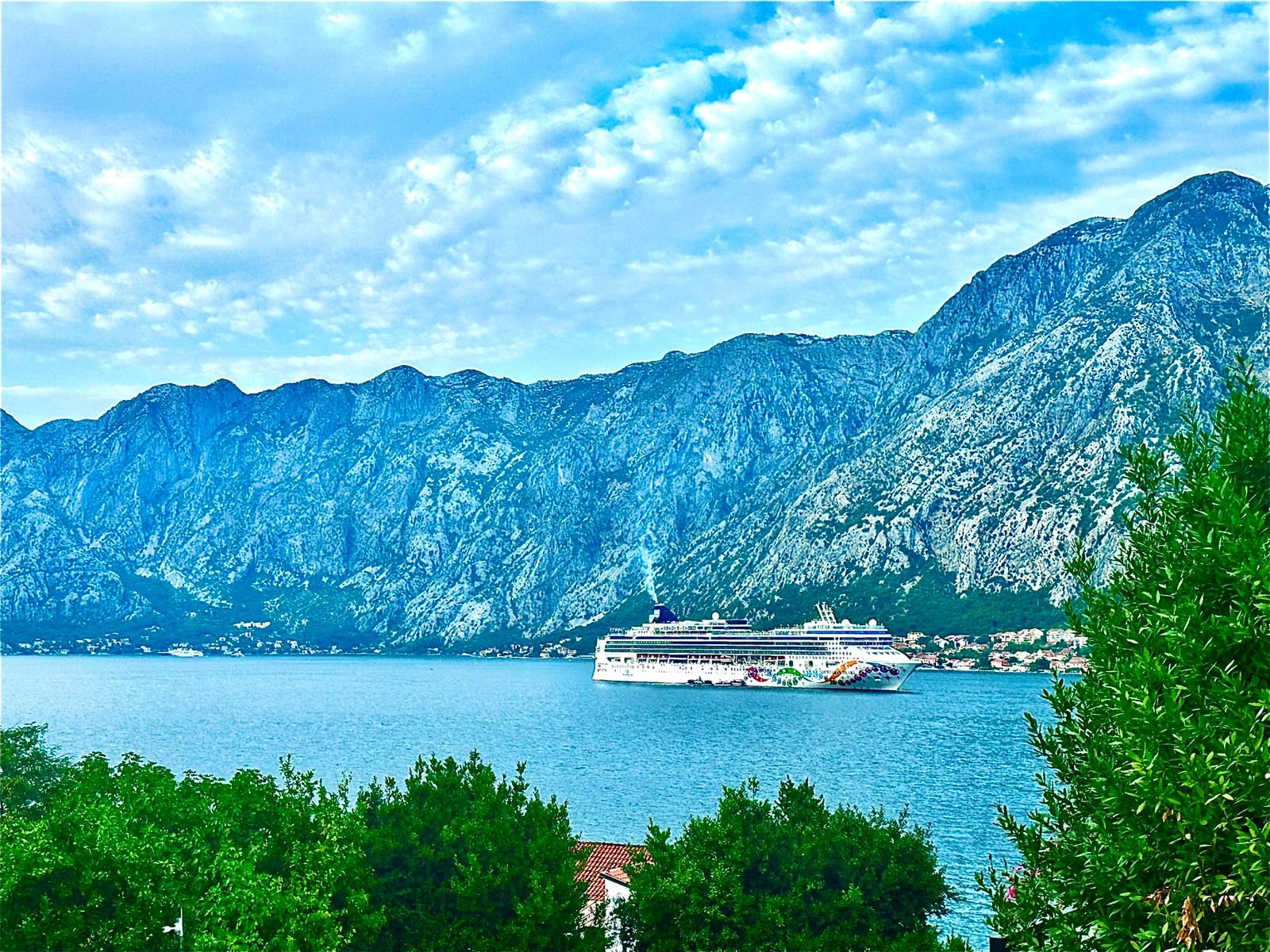 ‍‍LOCATION This apartment is located in Kotor Municipality, 4km away from the center of Kotor. The sea and beach are 50m away from the apartment. T...