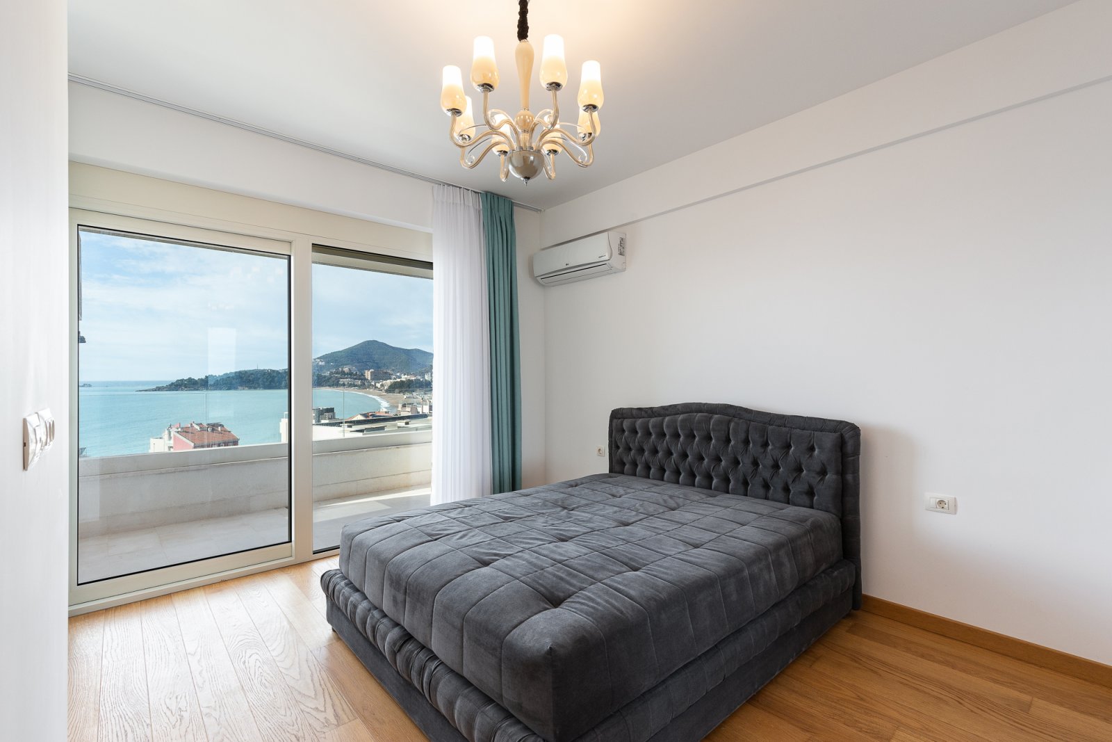 Penthouse in Rafailovici with sea view<br><br><p>Penthouse in Rafailovici with sea view	 This penthouse in Rafailovici offers an unforgettable expe...