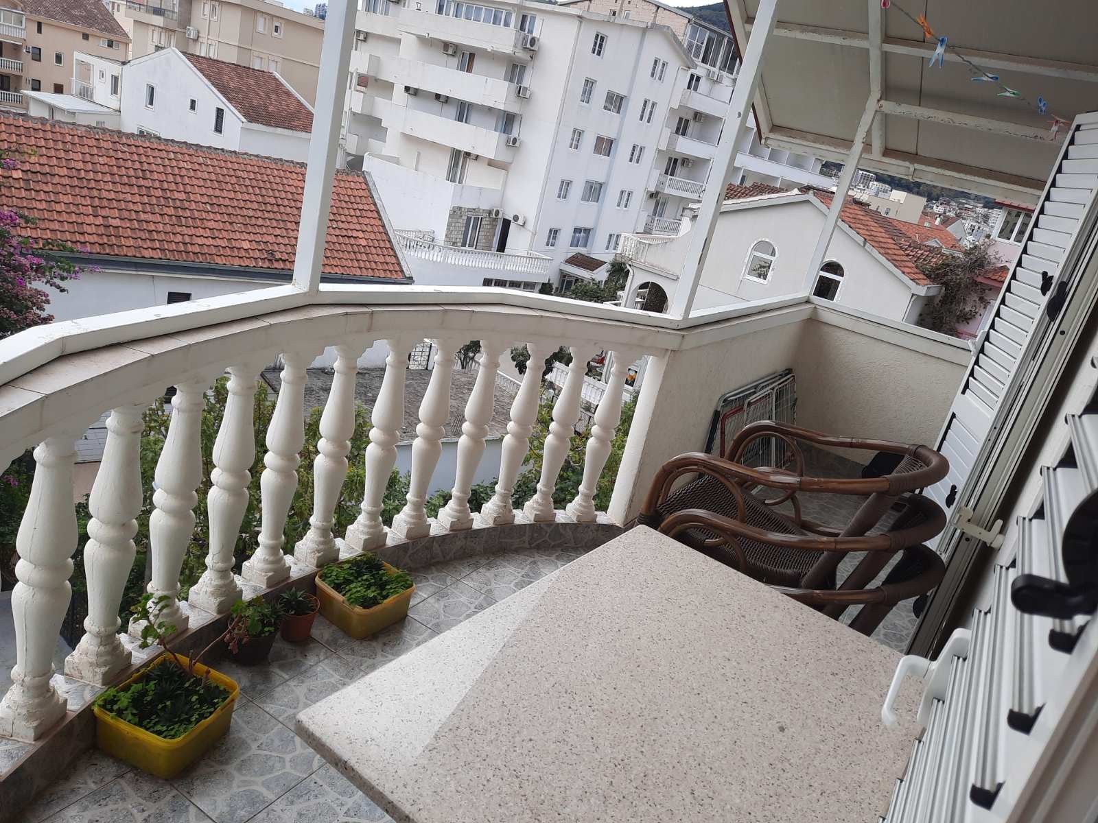 Two-bedroom apartment in Budva near the center<br><br><p>Two-bedroom apartment for sale in Budva. The apartment is 65m2 and is located on the 4th f...