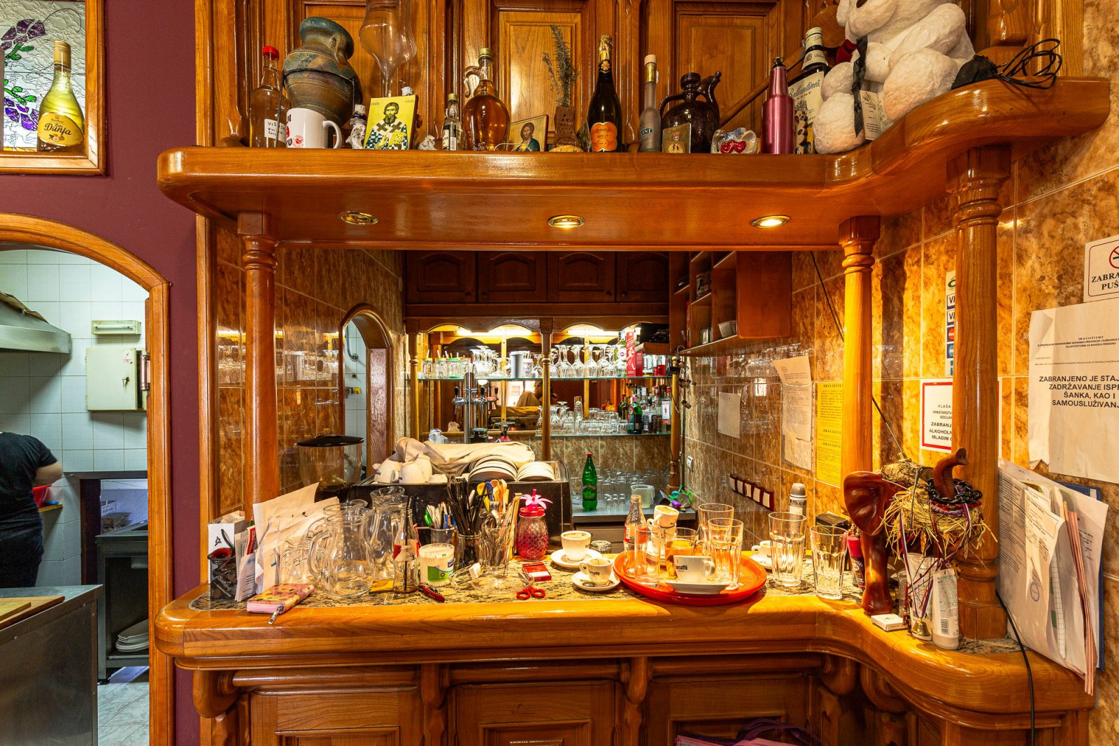 A restaurant in the center of Budva<br><br><p>Commercial space, a restaurant is for sale, in the center of Budva. The restaurant is located in a po...