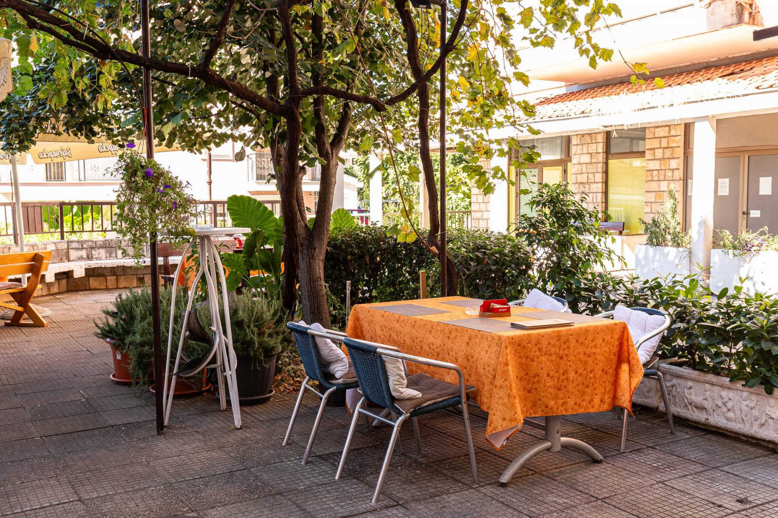 A restaurant in the center of Budva<br><br><p>Commercial space, a restaurant is for sale, in the center of Budva. The restaurant is located in a po...