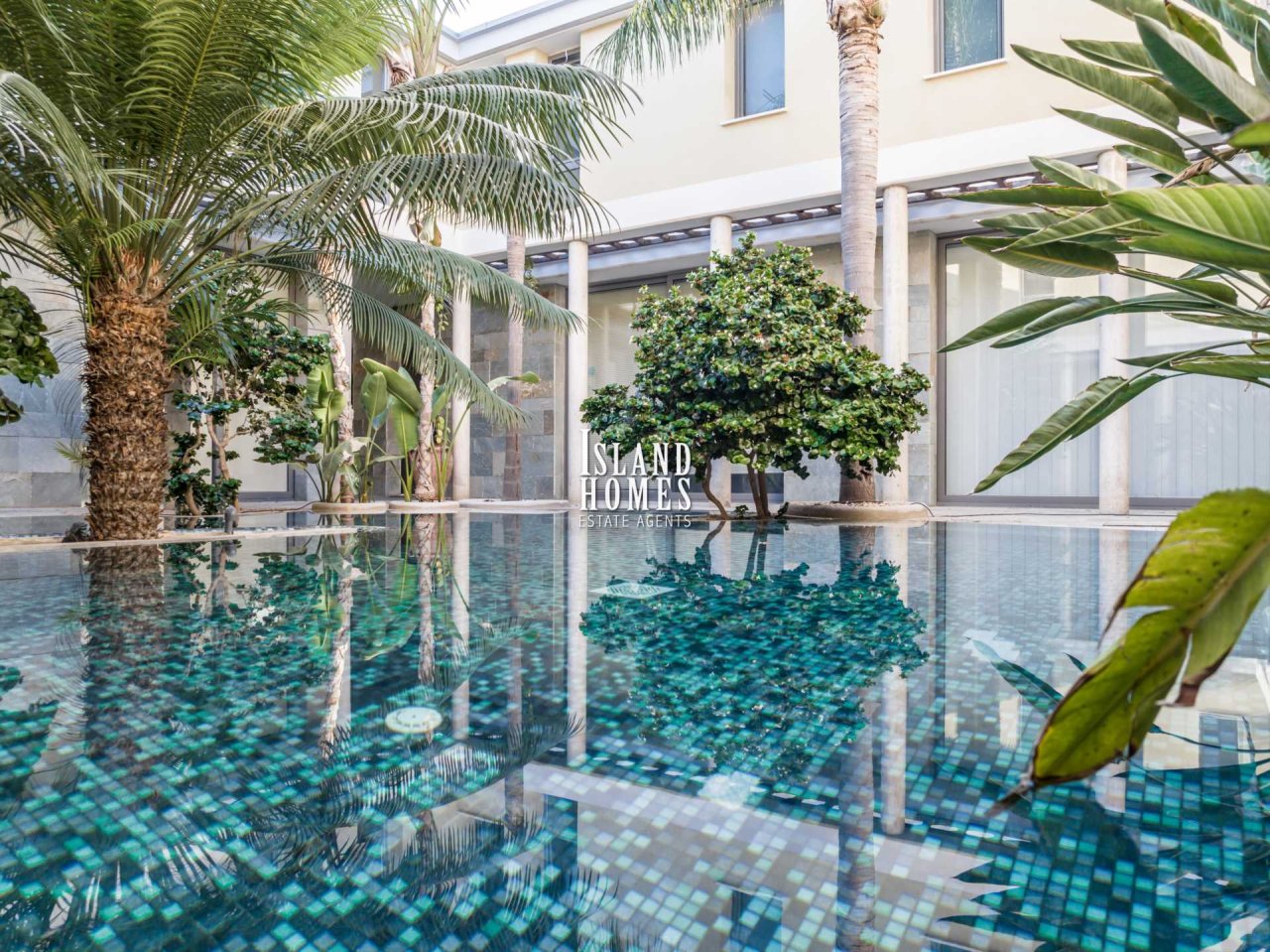 3 Bed, 2 bathroom, town house with TITLE DEEDS and a unique courtyard style design in Deryneia - TCD102<br /><br />This impressive town house is locat