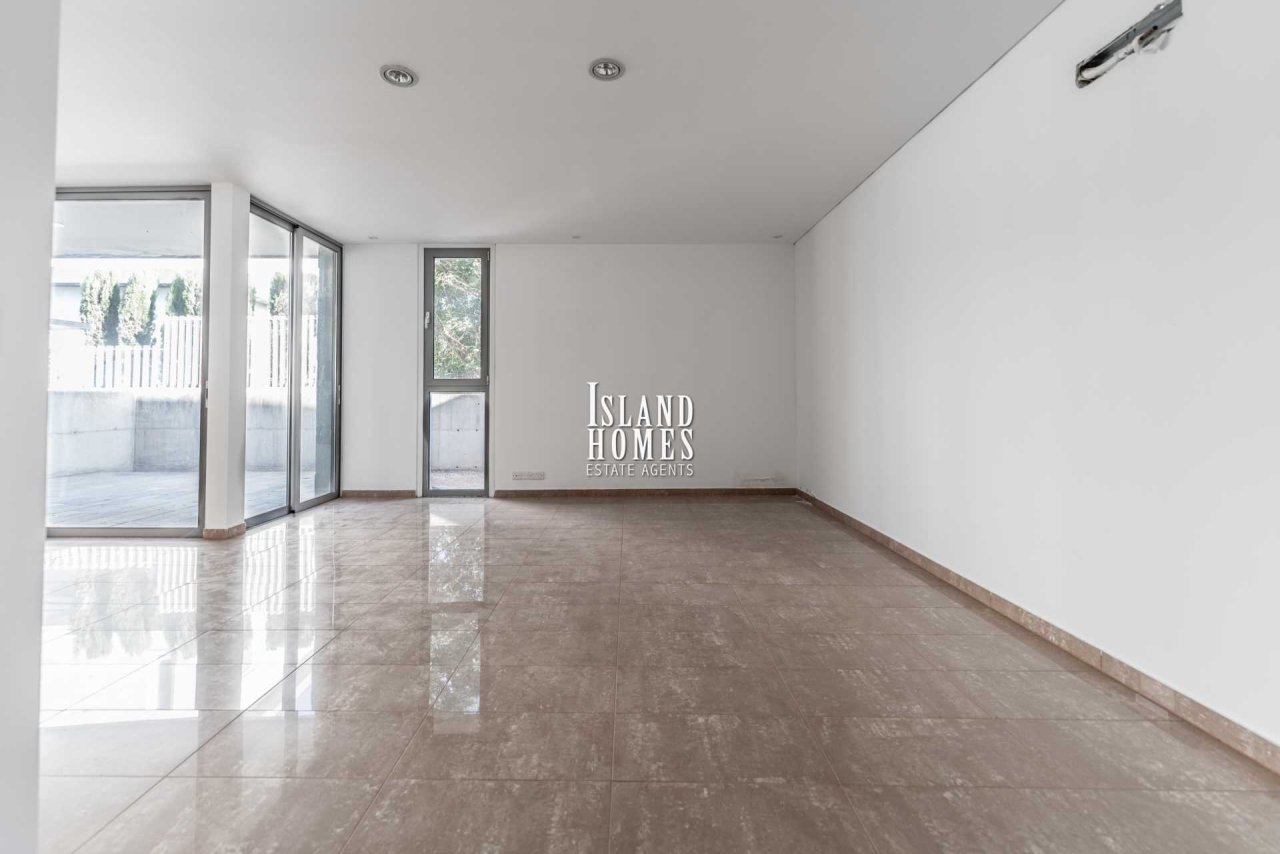 3 Bed, 2 bathroom, town house with TITLE DEEDS and a unique courtyard style design in Deryneia - TCD102<br /><br />This impressive town house is locat