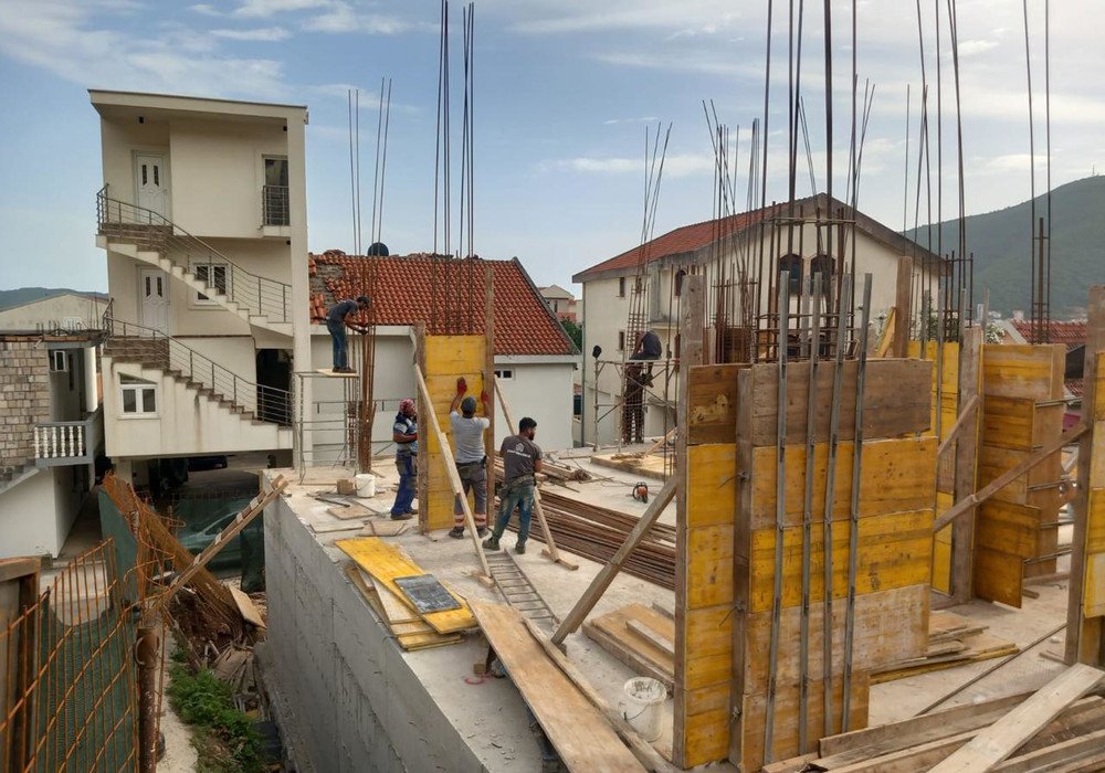 Budva. Apartments in a new buildingThe buyer is exempt from paying the state tax on the turnover of real estate – the sale is carried out "first-ha...