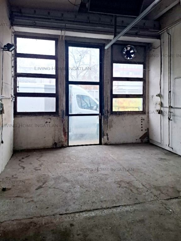 <p>RAKTÁR KIADÓ A III. KERÜLETBEN.</p><p>Jól megközelíthető helyen kiadásra kínálunk egy 240&nbsp;nm-es raktárhelyiséget. A raktár jellemzője: nem ...