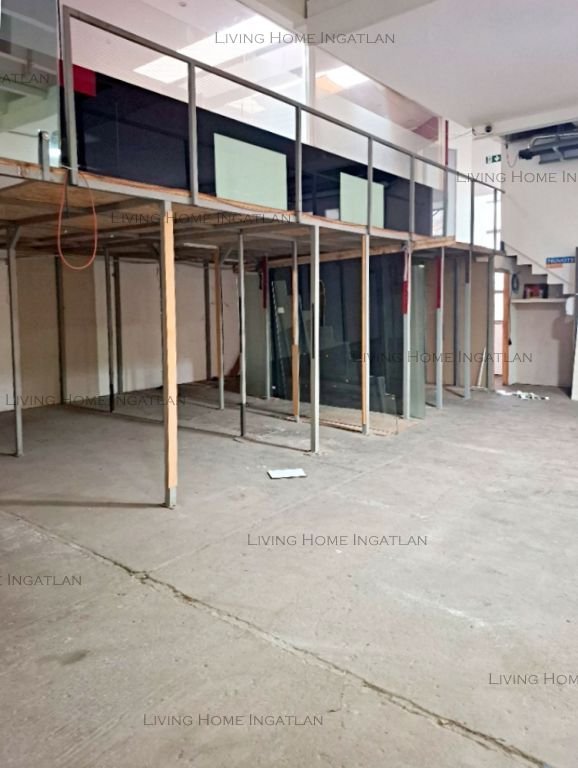 <p>RAKTÁR KIADÓ A III. KERÜLETBEN.</p><p>Jól megközelíthető helyen kiadásra kínálunk egy 240&nbsp;nm-es raktárhelyiséget. A raktár jellemzője: nem ...